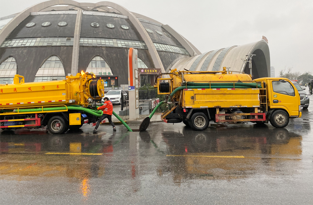栖霞街商场管道清淤