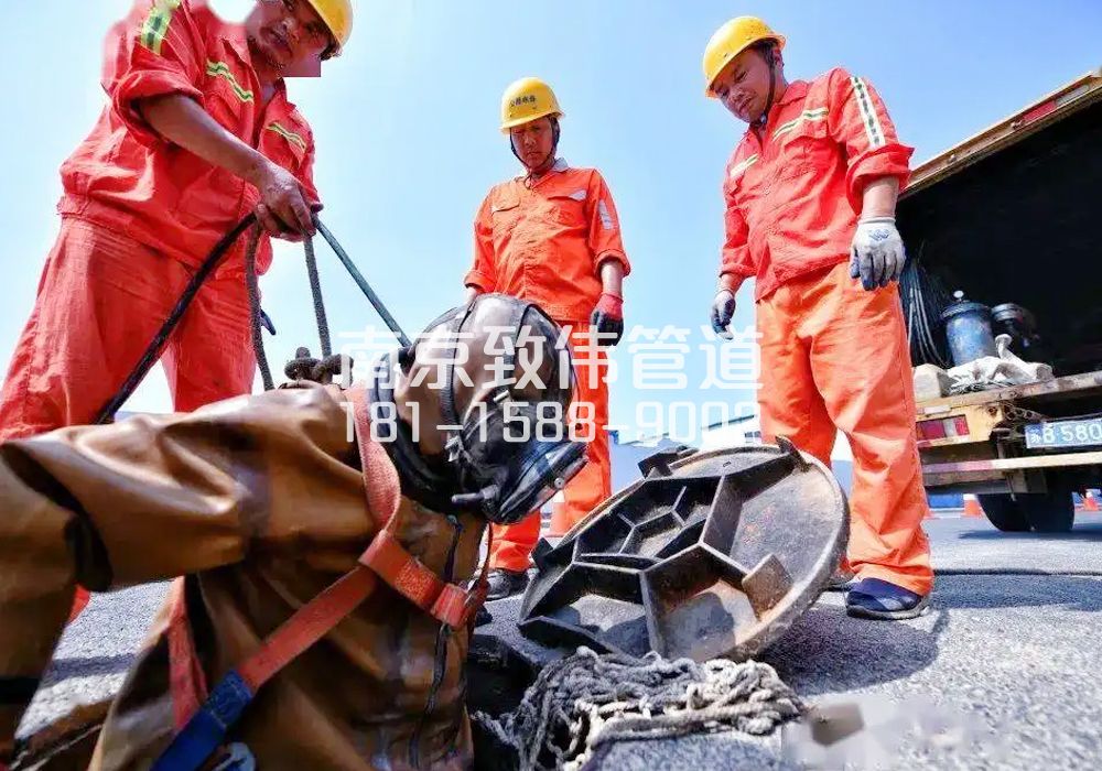 栖霞街有限空间作业